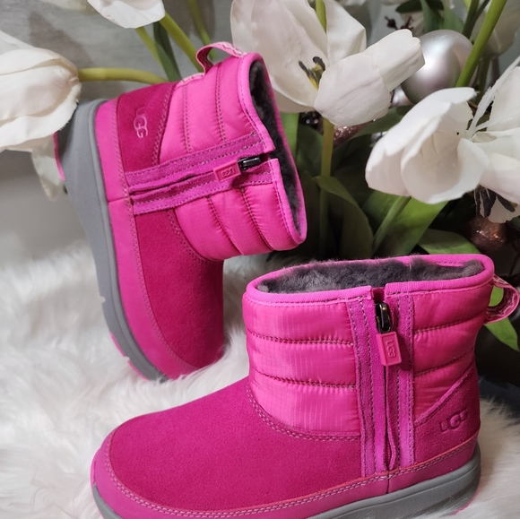 Ugg big kid SUEDE AND FABRIC TRUCKEE WEATHER SNOW BOOTS new - Picture 1 of 9